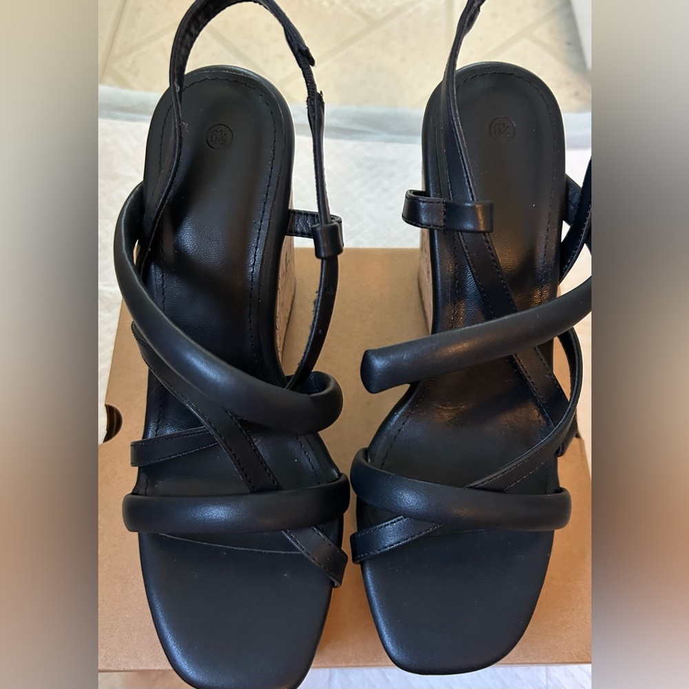 Black Strappy Leather Sandals with Mid Heel